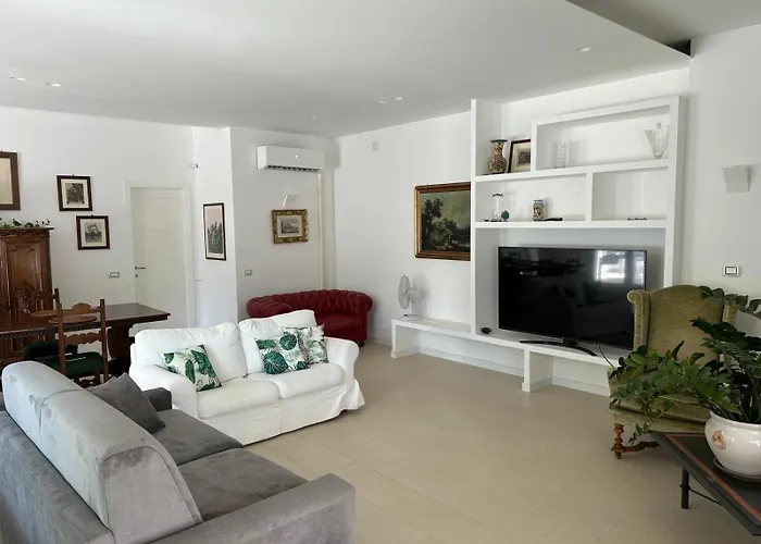 Lucia Villa