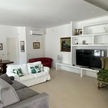 Lucia Villa